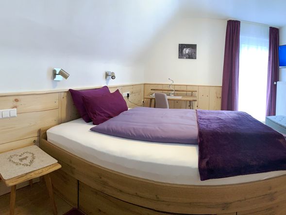 Einzelzimmer mit Queensizebett