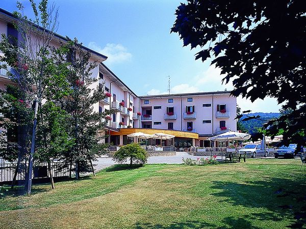 7 Tage Genuss am Gardasee: Verkostungsreise durch edle Weine in San Zeno di Montagna, Venetien inkl. Halbpension