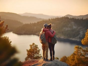 Herbst-Trekking mit italienischen Seepanorama