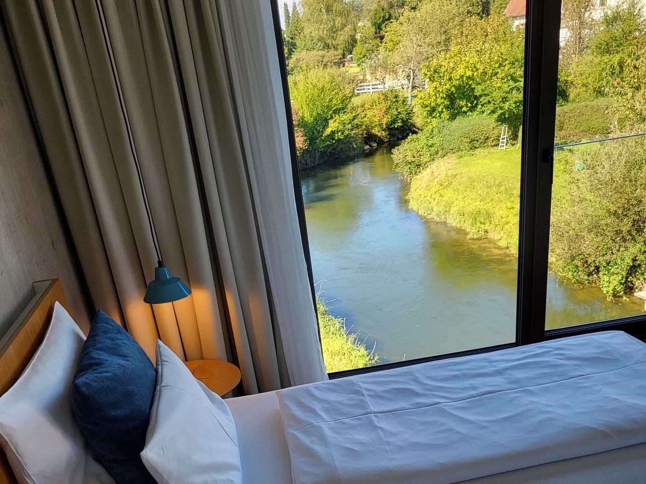 Apartment ÜBER DEM WASSER mit Loggia, Flussblick, 1 Schlafzimmer für max. 2 Erwachsene und 2 Kinder
