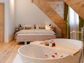 3 Tage - Wellness & Genuss für Zwei - Luxusmomente zwischen Weinbergen und Karst