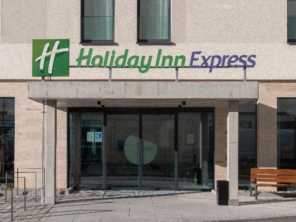 2 Tage mit Frühstück im Holiday Inn Express Munich in München