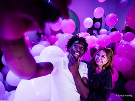 BUBBLE PLANET Berlin mit Tickets und Hotel