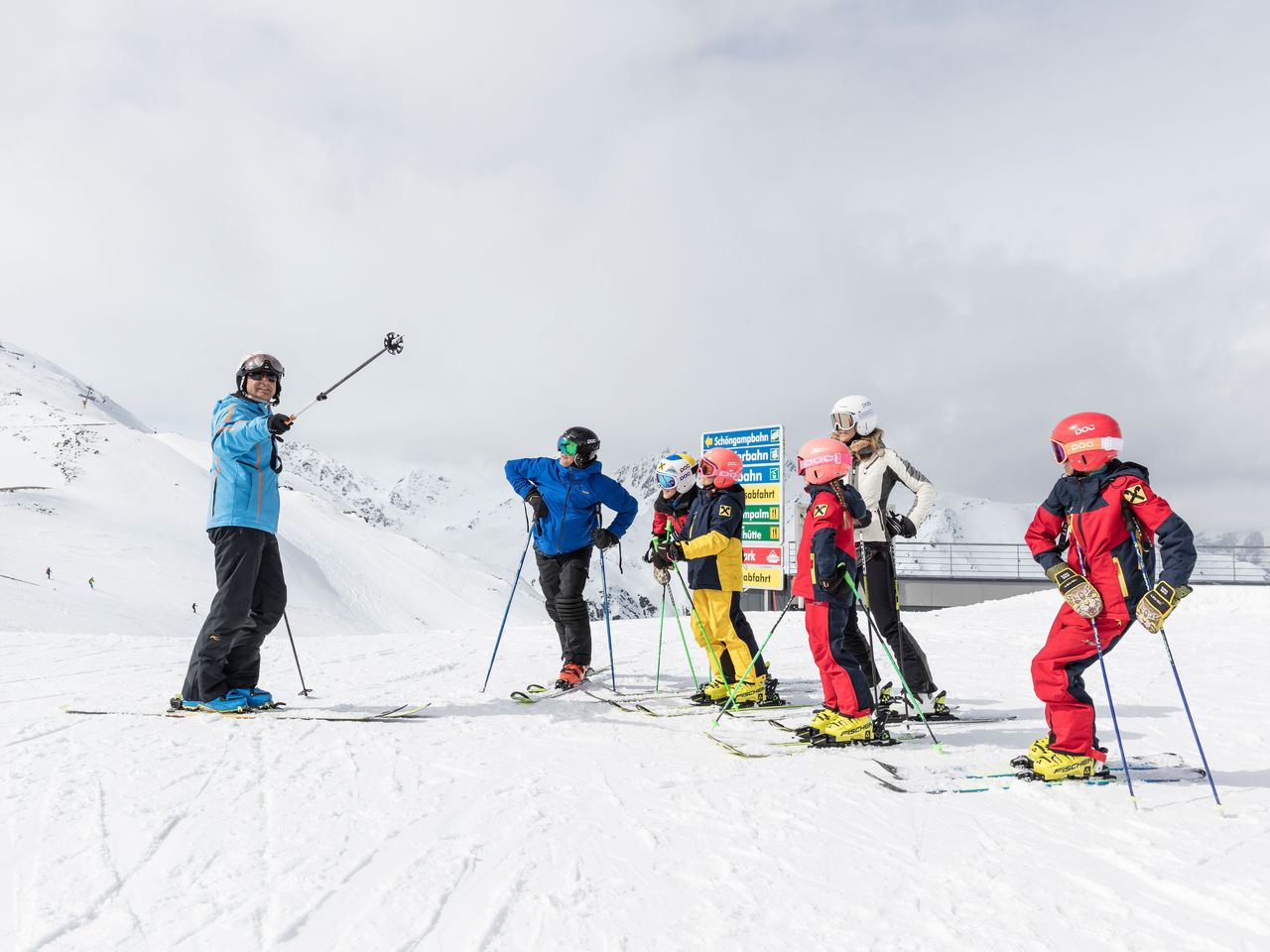 Fröhliche Familienzeit in Tirols Skidimension