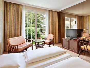 Auszeit 8 Tage mit Frühstück im Eventhotel Pyramide