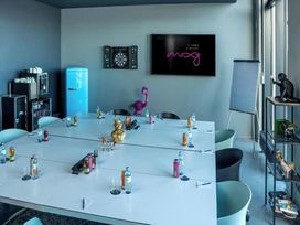 2 Tage Kurzurlaub mit Frühstück im MOXY Vienna Airport