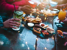 CIRCUS-THEATER RONCALLI- Circus meets Schlager in Oberhausen mit Hotel