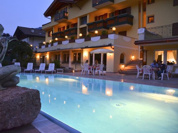 6 Tage Charmante Urlaubs-Auszeit mit Seeblick und Stil in Molveno, Trentino-Südtirol inkl. Halbpension Plus