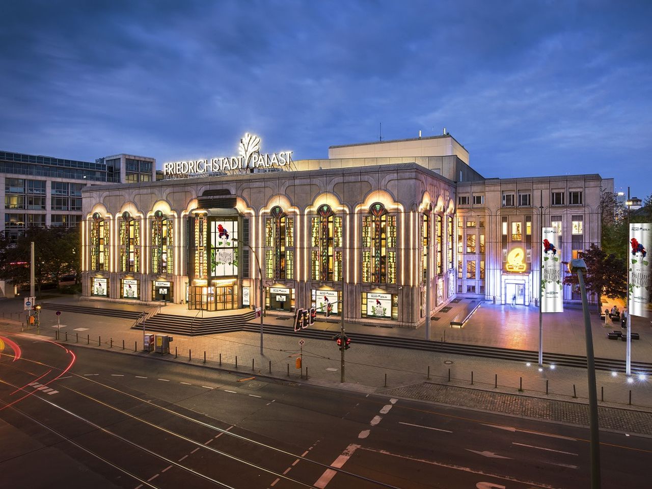 FALLING IN LOVE Friedrichstadt-Palast mit Ticket und Hotel