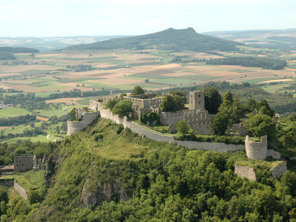 3 Tage Wandern: Vulkane, Ruinen, Weinberge, Flüsse - Sternen Bohlingen Aparthotel in Singen (Hohentwiel)