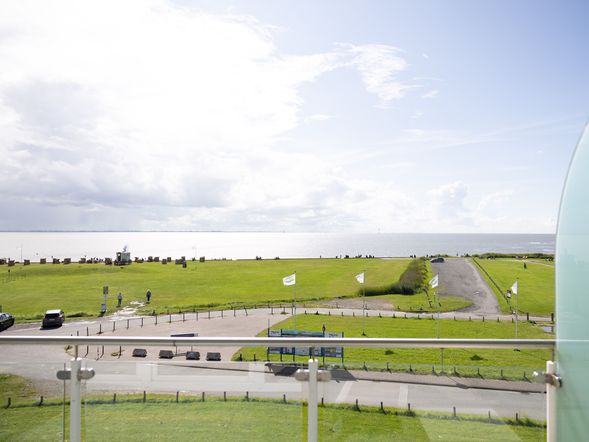 Keine Kompromisse –  Doppelzimmer mit Balkon und direktem Nordseeblick