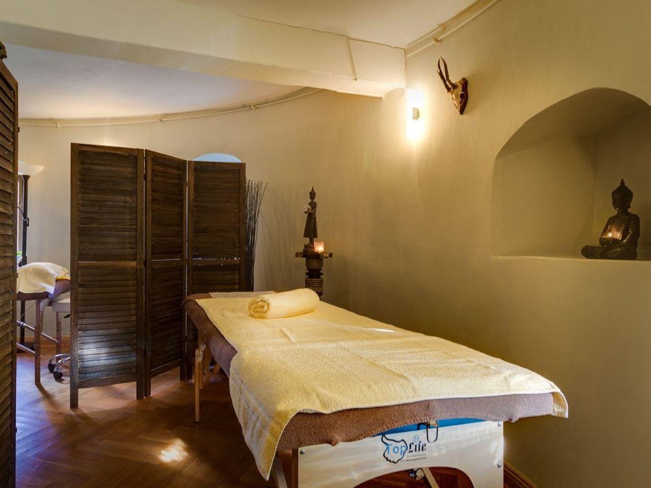 Fürstliche Kurztrip im Jagdschloss+Hot Stone Massage