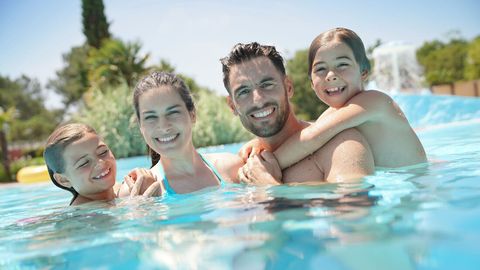 Familie im Erlebnisbad