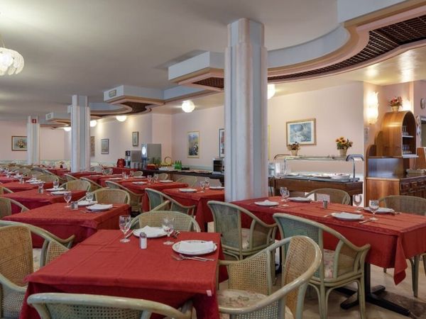 4 Tage im Park Hotel Oasi in Garda mit HP, Venetien inkl. Halbpension