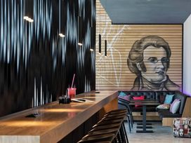 2 Tage Kurzurlaub mit Frühstück im MOXY Vienna Airport