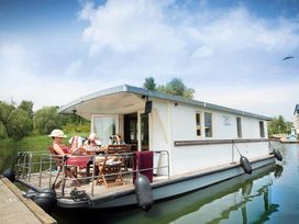 4 Tage Floating Apartment an der Müritz