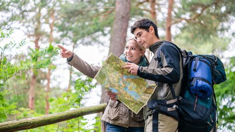 Pärchen beim Wandern