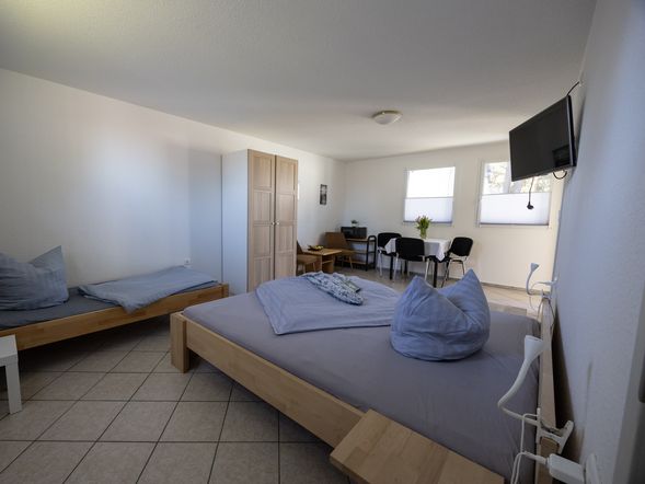 Dreibettzimmer mit Küche & Bad