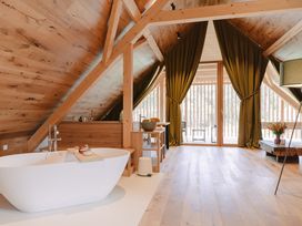 3 Tage - Wellness & Genuss für Zwei - Luxusmomente zwischen Weinbergen und Karst