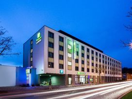 2 Tage mit Frühstück im Holiday Inn Express Augsburg