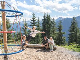 FamilienZEIT mit Kinderanimation, Bergbahnen, Pool & HP-plus im Salzburger Land