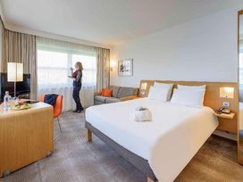 2 Tage mit Frühstück im Hotel Novotel Aachen City
