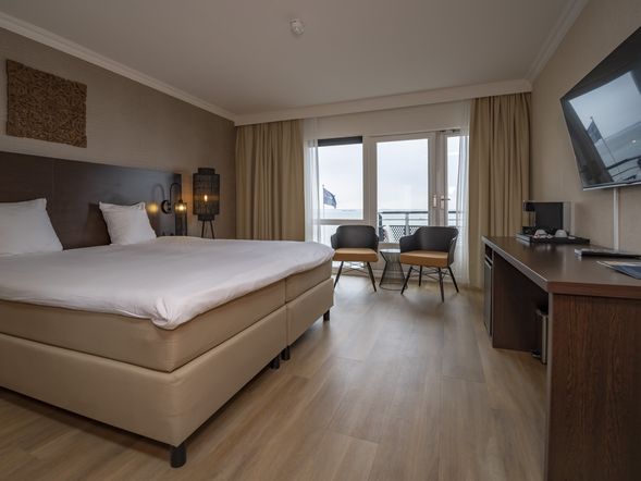 Luxus-Doppelzimmer mit Balkon und Meerblick