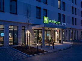 2 Tage mit Frühstück im Holiday Inn Express Munich