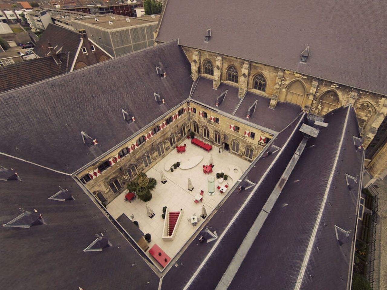 3 Tage im ehemaligen Kruisheren-Kloster übernachten