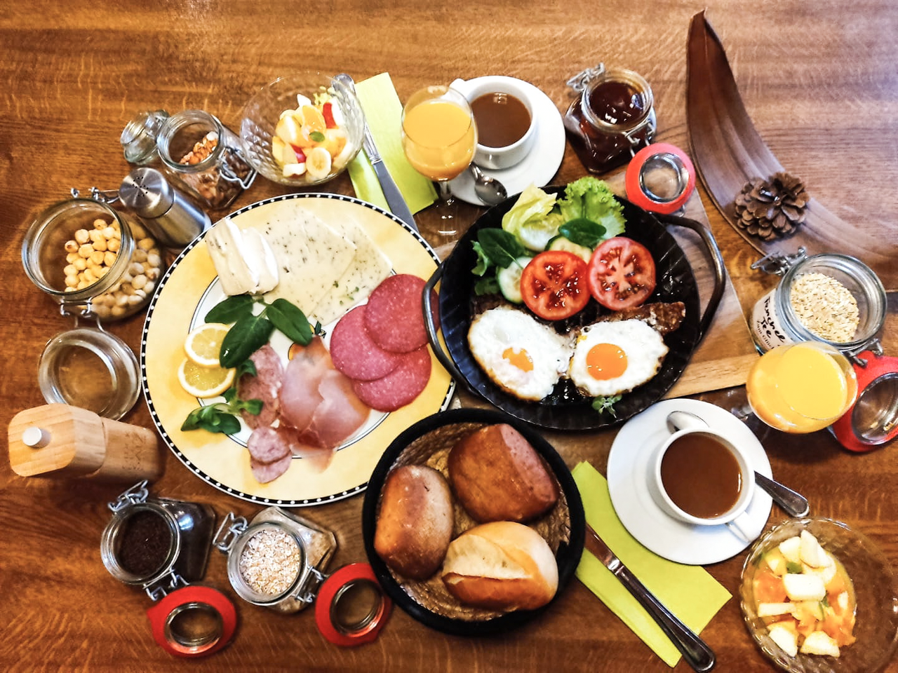 Körbchen voller Ostereier und Ostertage in Franken