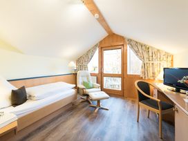 9 Tage Erholung im Vitalhotel Vier Jahreszeiten mit Frühstück