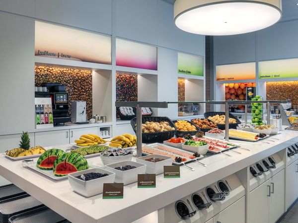 2 Tage Urlaub im Herzen Berlins mit Frühstück Hampton by Hilton Berlin City Centre Alexanderplatz inkl. Frühstück