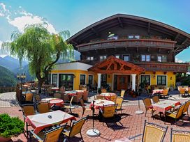 Wanderurlaub mit Bergbahn-Nutzung, Wellness & 5-Gang-Menü im Salzburger Land