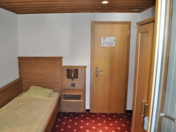 Einzelzimmer STANDARD mit Balkon