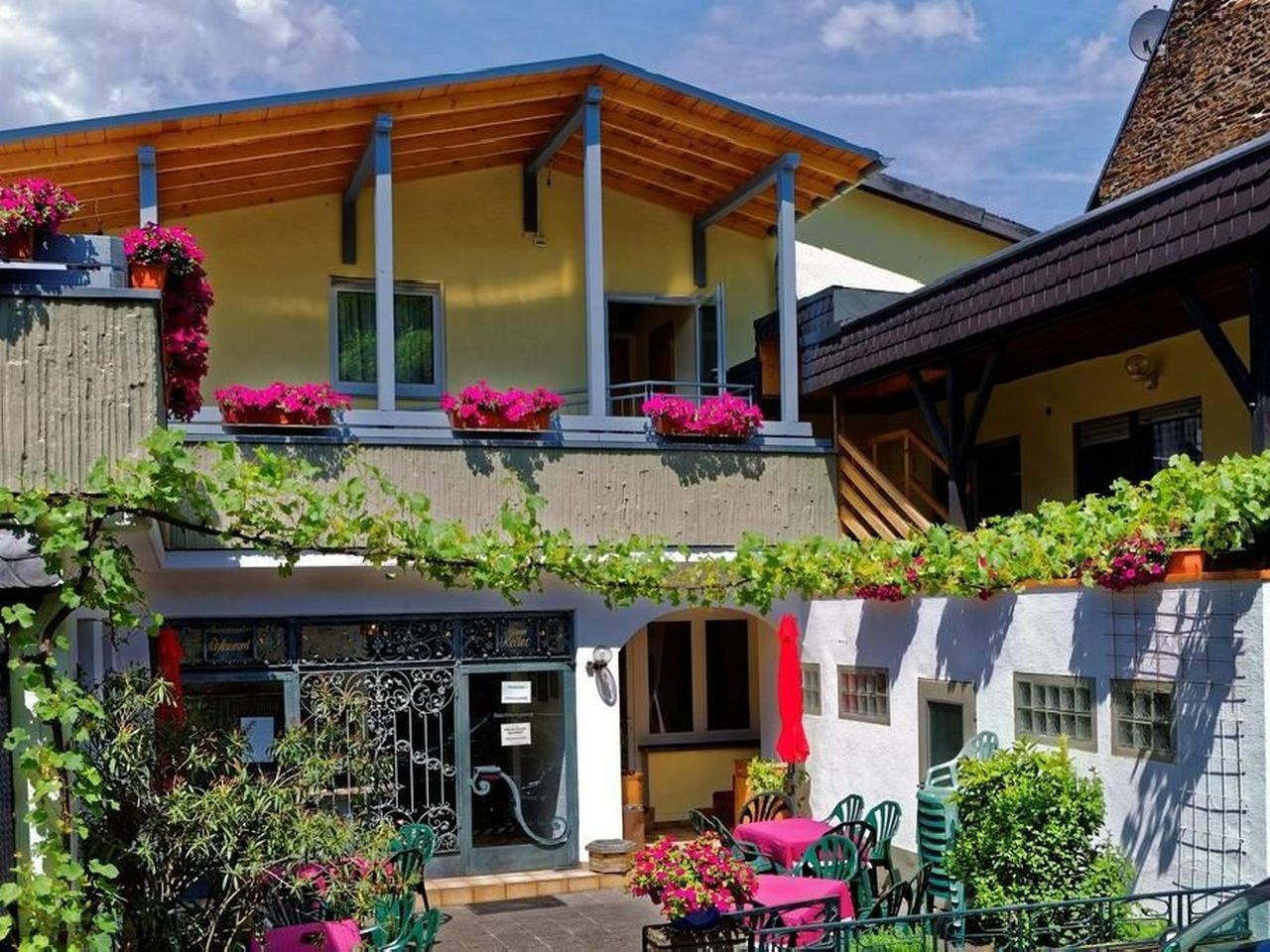 FRÜHLINGSER­WACHEN AN DER MOSEL 