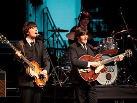 All you need is love - Das Beatles Musical in Berlin mit Ticket und Hotel