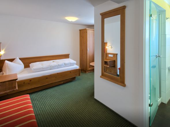 Landhaus-Familienzimmer mit Balkon
