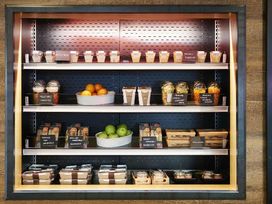 2 Tage Kurzurlaub mit Frühstück im Moxy Frankfurt Airport