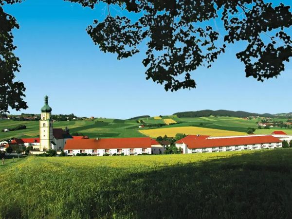 3 Tage Naturgenuss im Donna Hotel Klosterhof mit AI in Neukirchen b. Hl. Blut, Bayern inkl. All Inclusive