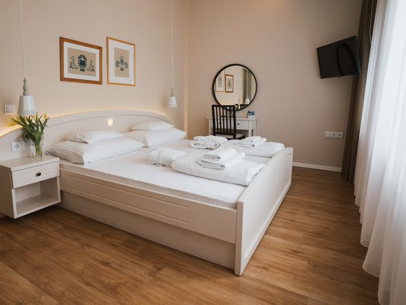 HAUPTGEBÄUDE *** superior - SUPERIOR ZWEIBETTZIMMER IM ERDGESCHOSS „TULPE“