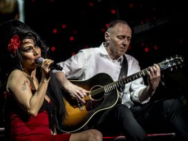 Amy in the Sky - Club Forever in Berlin mit Ticket und Hotel