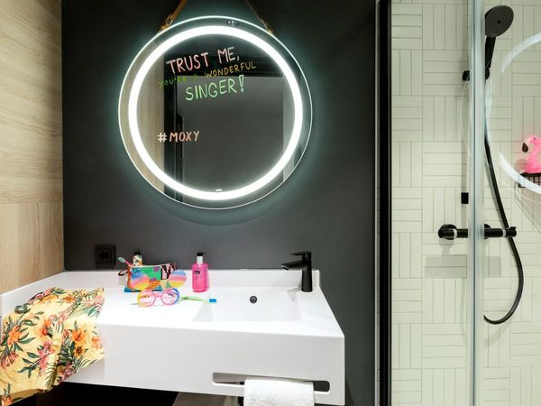 VIP STAY & BREAKFAST - 3 Tage Den Haags Herz Special Moxy The Hague, Südholland (Zuid-Holland) inkl. Frühstück