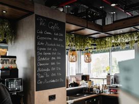 Shopping-Getaway: 2 Tage zwischen HerzoBase & Outlets