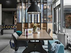 2 Tage Kurzurlaub mit Frühstück im Moxy Hamburg Altona