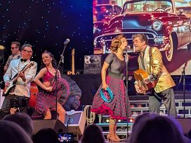 Rock around the clock - Die legendäre Musicalshow in Berlin mit Ticket und Hotel