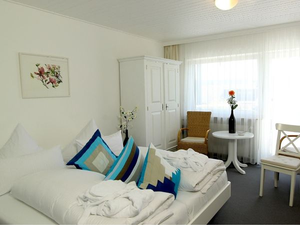 3 Tage Bodenseeblick im 4 Sterne Hotel mit Pool in Sipplingen, Baden-Württemberg inkl. Frühstück