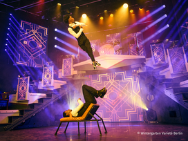 AHOI - Swing, Dinner & Acrobatics im Wintergarten Varieté Berlin mit Ticket und Hotel