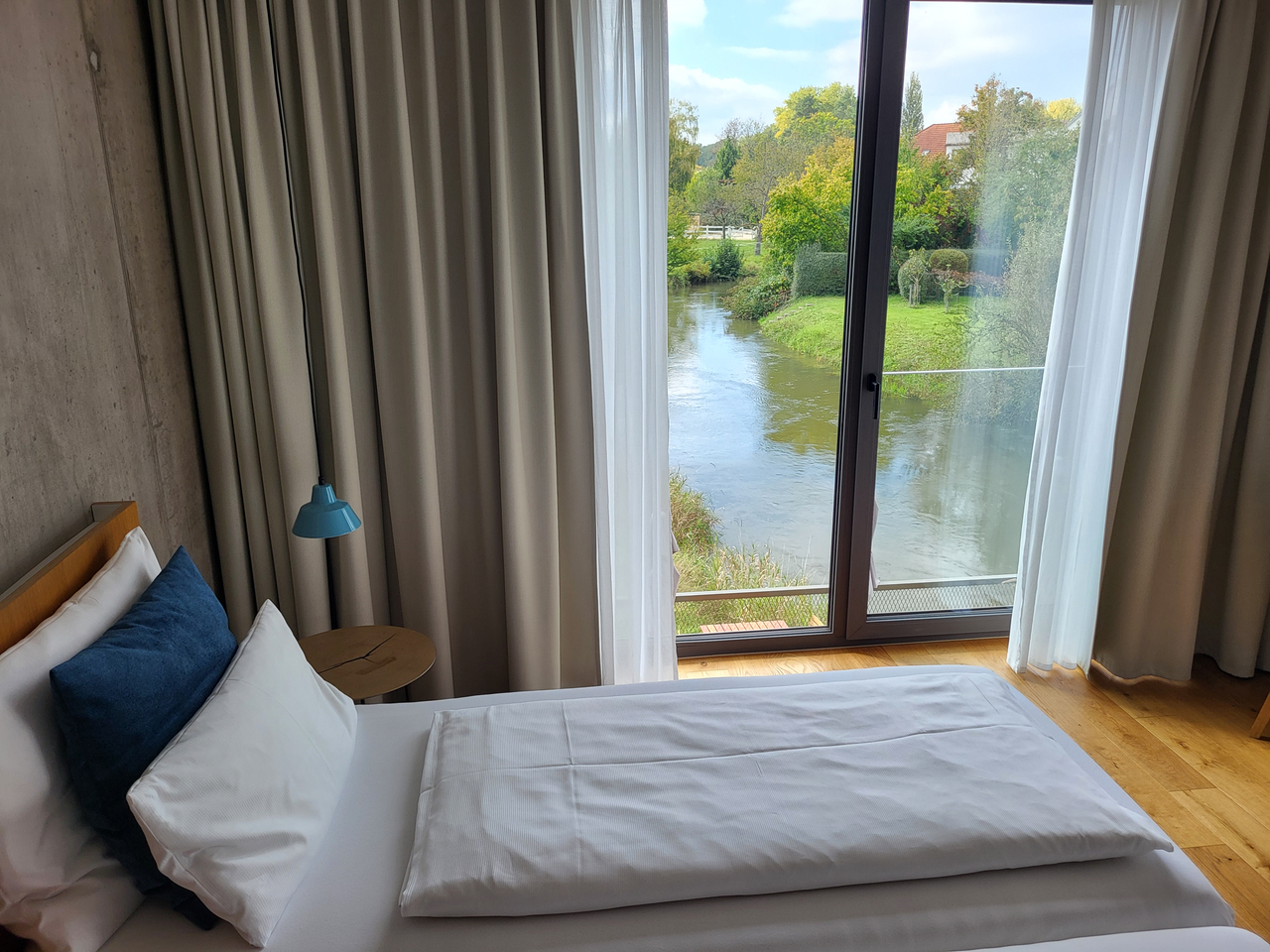Apartment AM UFER mit Loggia und Flussblick für max. 2 Erwachsene und 1 Kind
