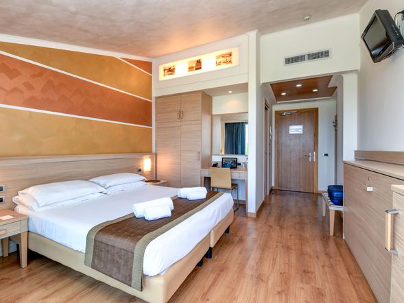 Doppelzimmer CLASSIC mit Balkon