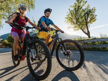 Berge und Seen mit dem E-Mountainbike erkunden mit FR